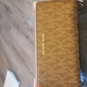 Michael Kors Phone Wristlet